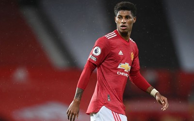 有球电竞热评-一场雨后的球场维护工作